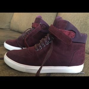• Shoe Dazzle- Burgundy mids  • 😍